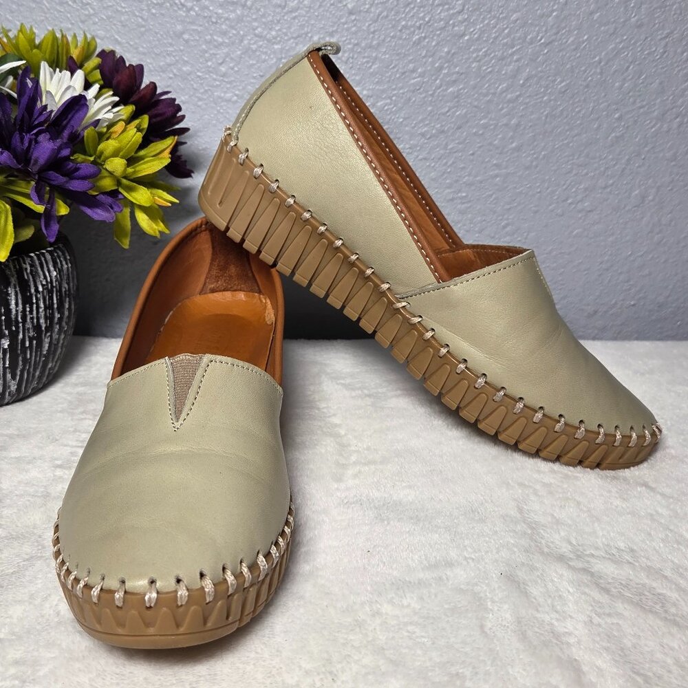 Like NEW!!! Spring Step Olive Leather Slip-on Wedge Loafer: Size:7.5 - 8 (38 EU)